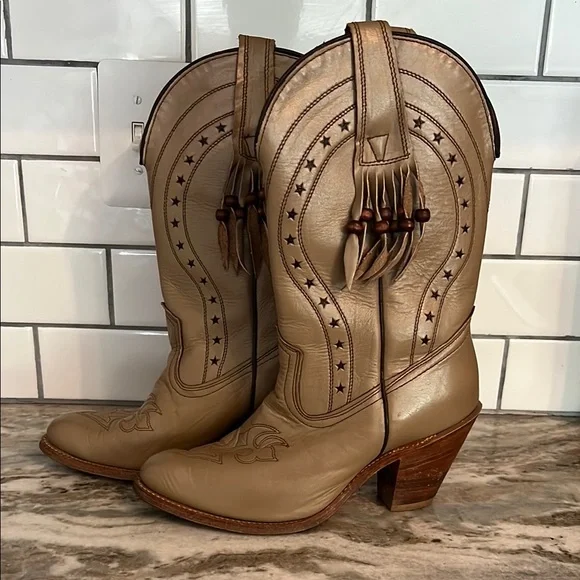 Miss Capezio Tan Heeled Boots with Classic Western Design - Picture 3 of 7